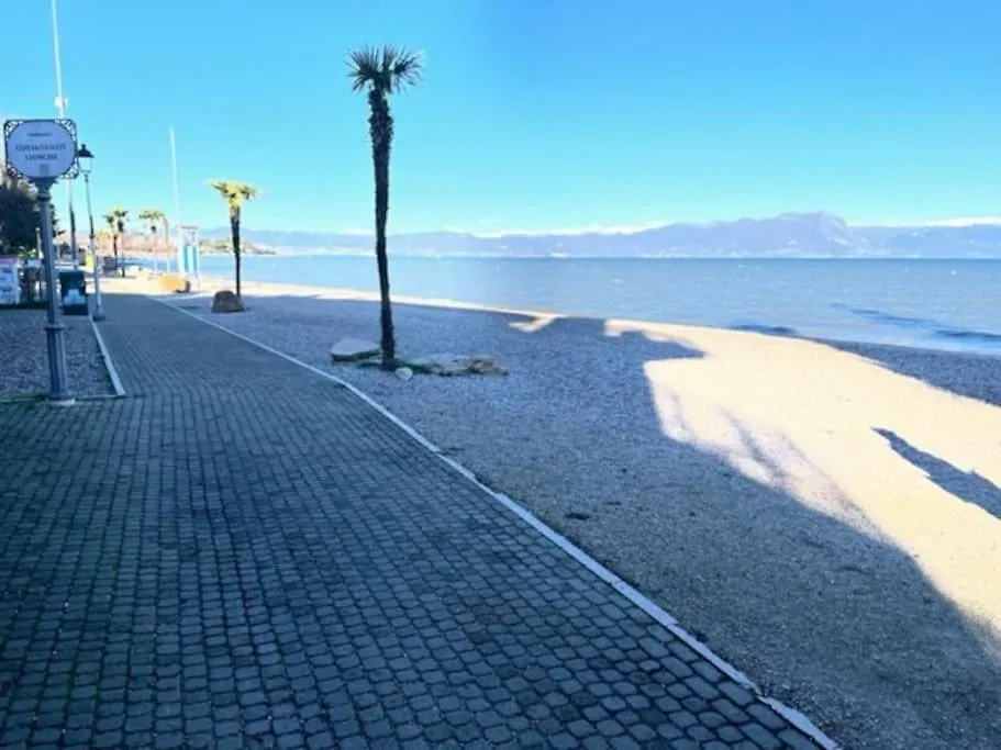 La Tua Casa Al Lago Peschiera del Garda 0*,  Italy